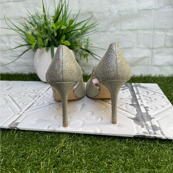 Stuart Weitzman Mariposa Metallic
Mesh Pump in Platino size 9 - Picture 7 of 11